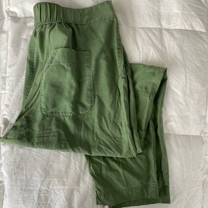 Elizabeth and James capris